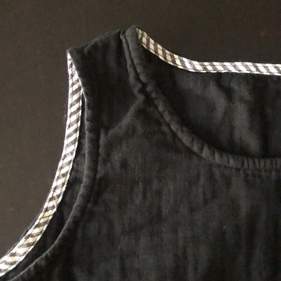 Swingy Cropped Black Gauze Tank Top - Picture 8 of 11